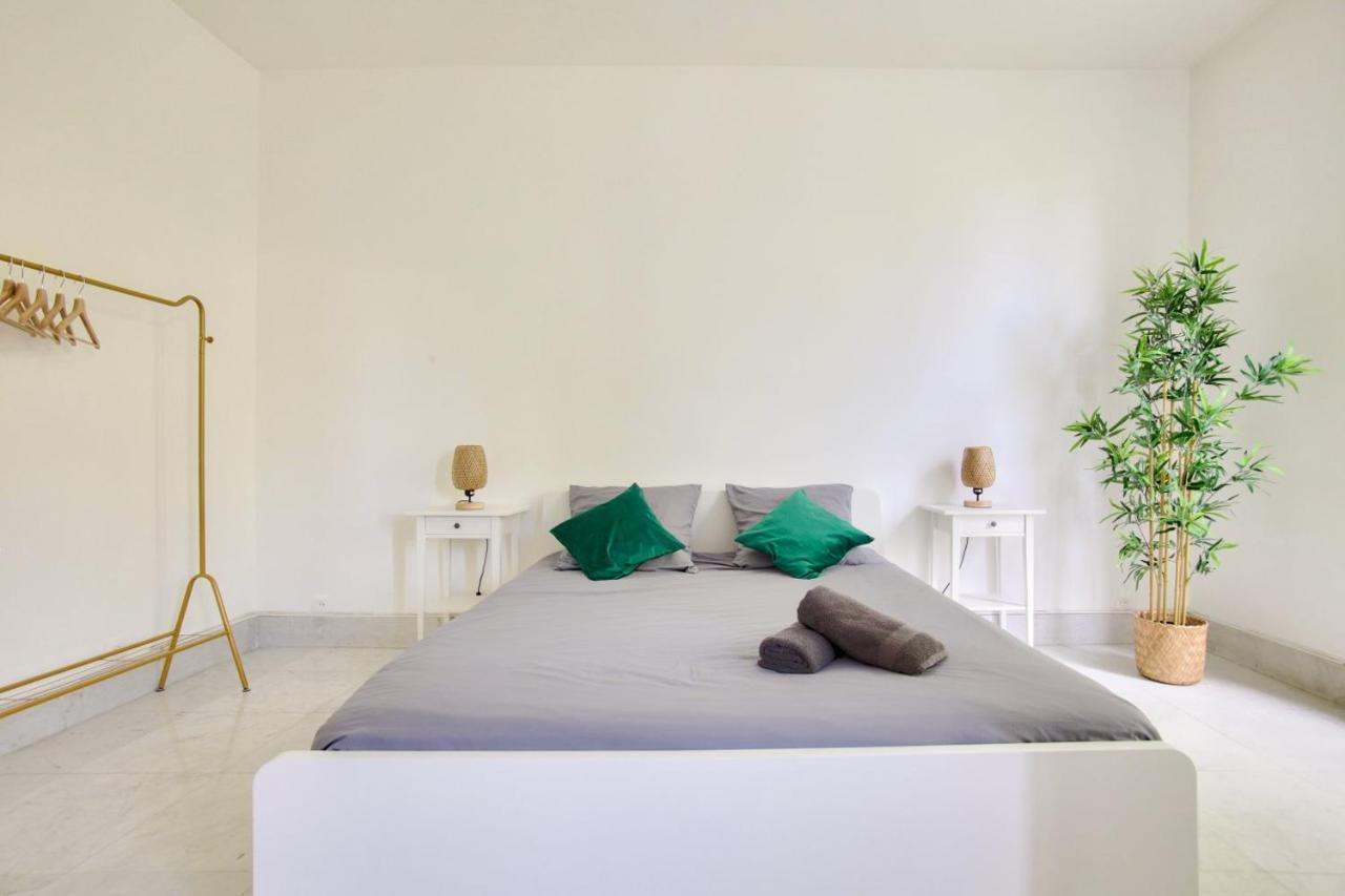 2 Bedrooms Tour Eiffel Rapp Paris Eksteriør bilde