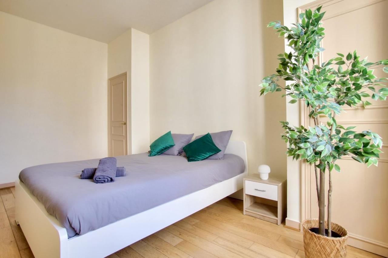 2 Bedrooms Tour Eiffel Rapp Paris Eksteriør bilde