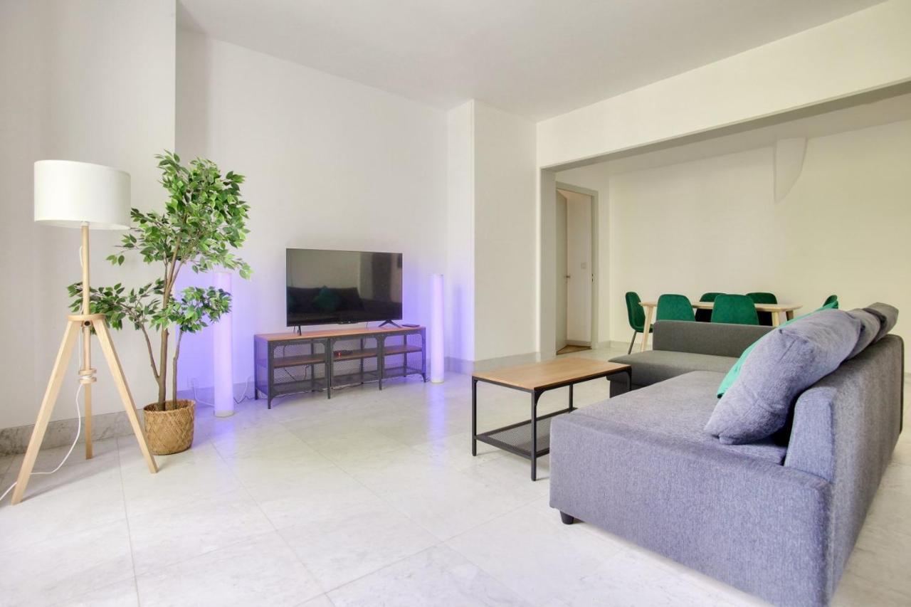 2 Bedrooms Tour Eiffel Rapp Paris Eksteriør bilde