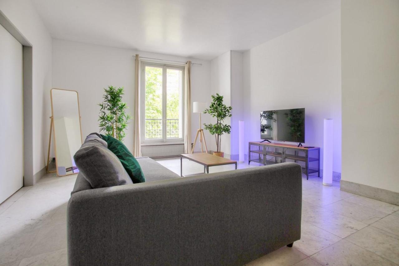 2 Bedrooms Tour Eiffel Rapp Paris Eksteriør bilde